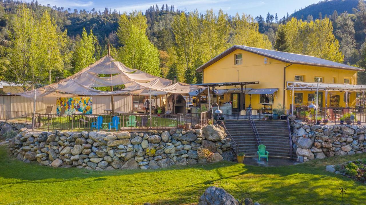 Strawhouse Resorts Big Bar Екстериор снимка