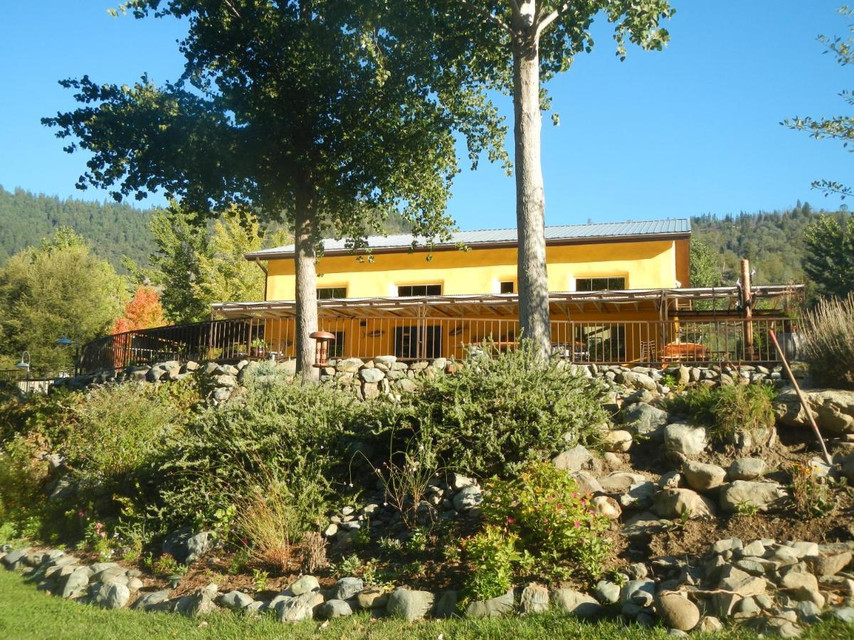 Strawhouse Resorts Big Bar Екстериор снимка