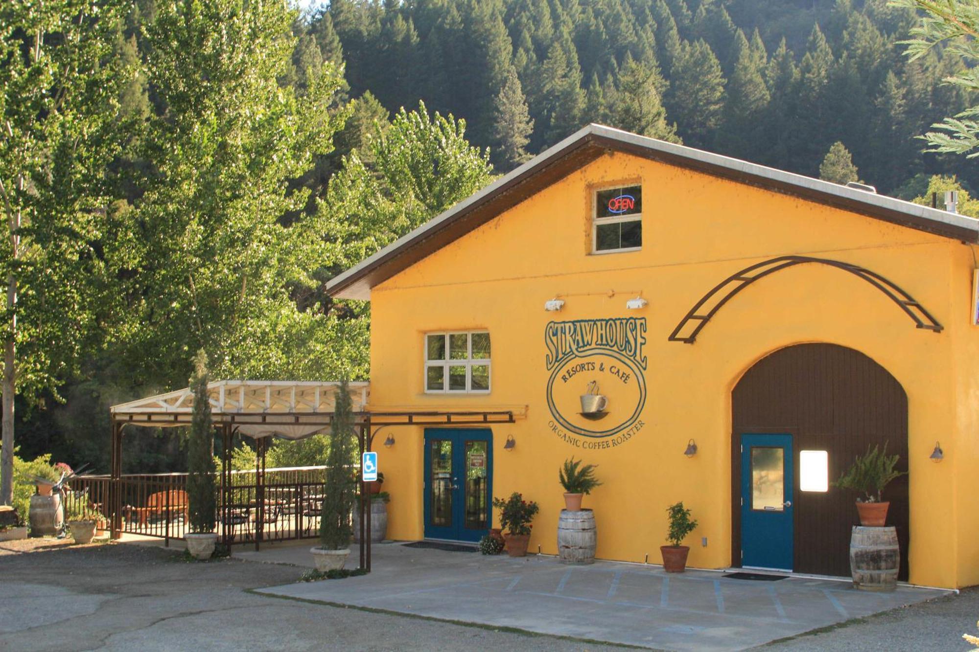 Strawhouse Resorts Big Bar Екстериор снимка